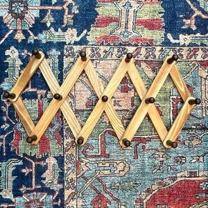 Expandable Wooden Accordion Rack